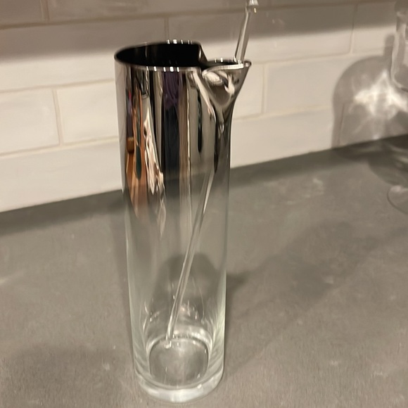 Dorothy, Thorpe pitchers clear with silver ombre and glass stirrer Rare vintage - Picture 5 of 5